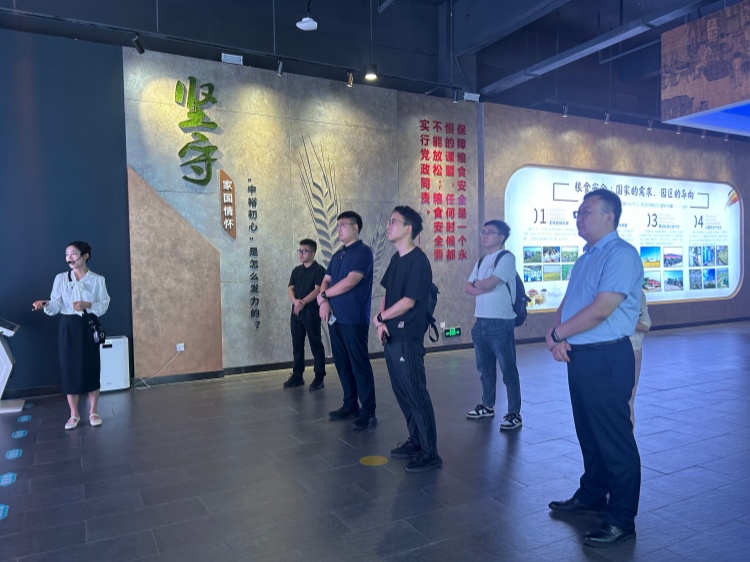 通讯稿照片4_副本.jpg 通讯稿照片4_副本.jpg